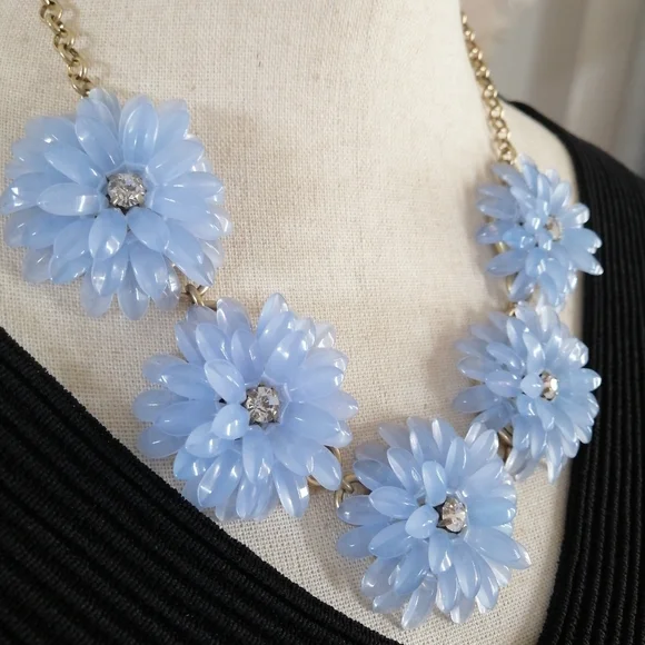 J. Crew Factory | Jewelry | New J Crew Flower Statement  display picture 1